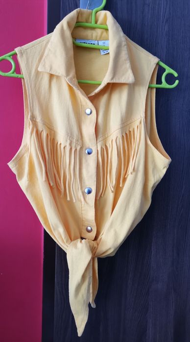 Żółta bluzka z wiązaniem i frędzlami