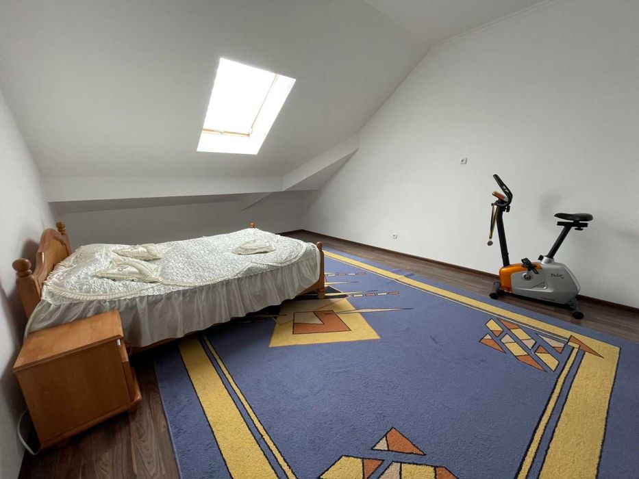 Простора дворівнева двокімнатна квартира в Ворзелі