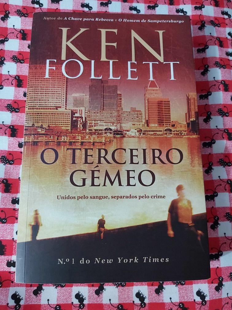 Livro O Terceiro Gémeo 
de Ken Follett; Tradução: João Brito