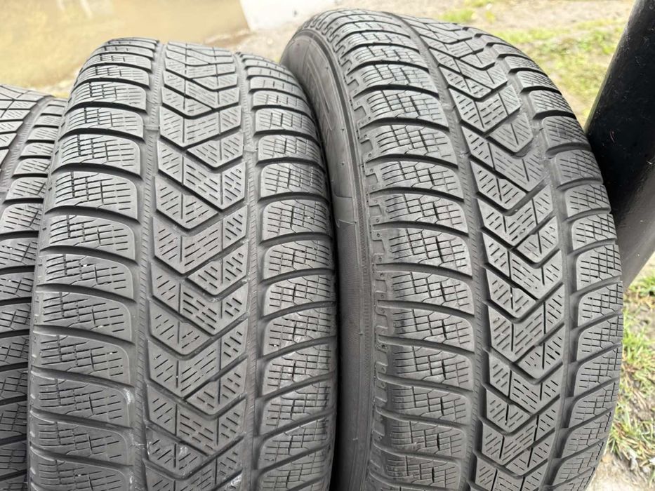 Зимові шини Pirelli 235/60 R18