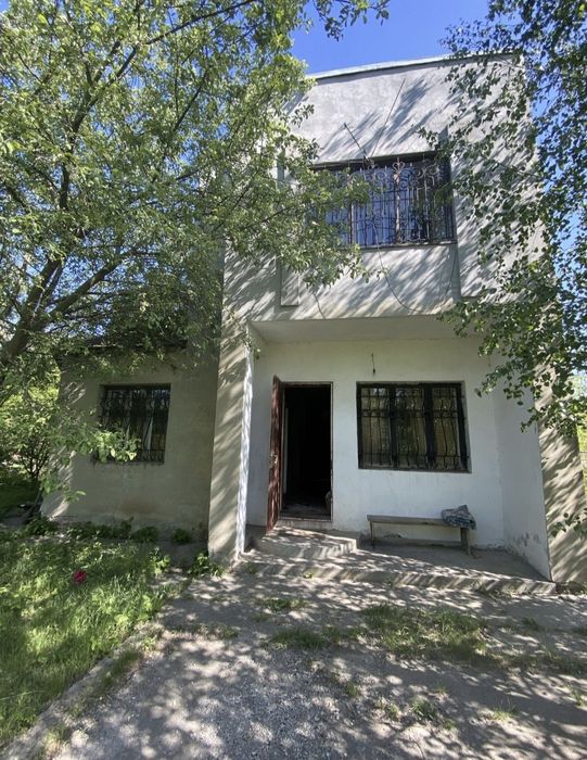 Продам великий 2 поверховий будинок