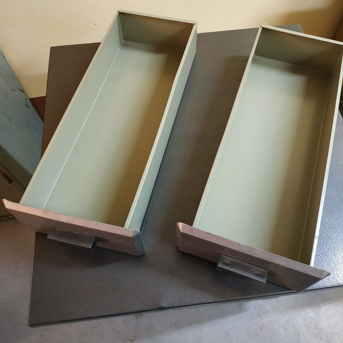 Тумба металічна для гаражу