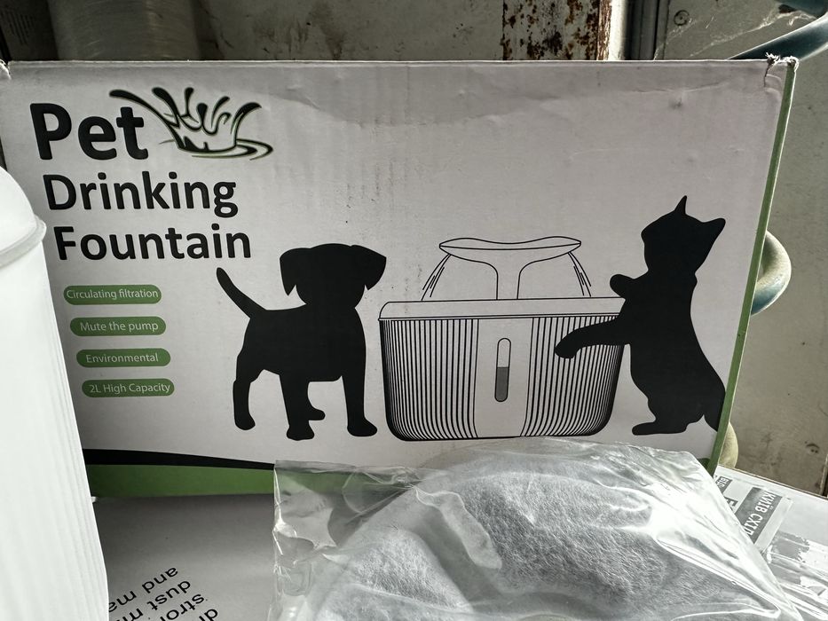 Поїлка для кішок PewinGo обʼємом 2 л