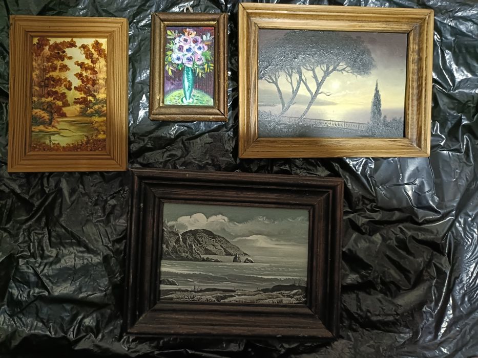 Невеликі за розміром картини.