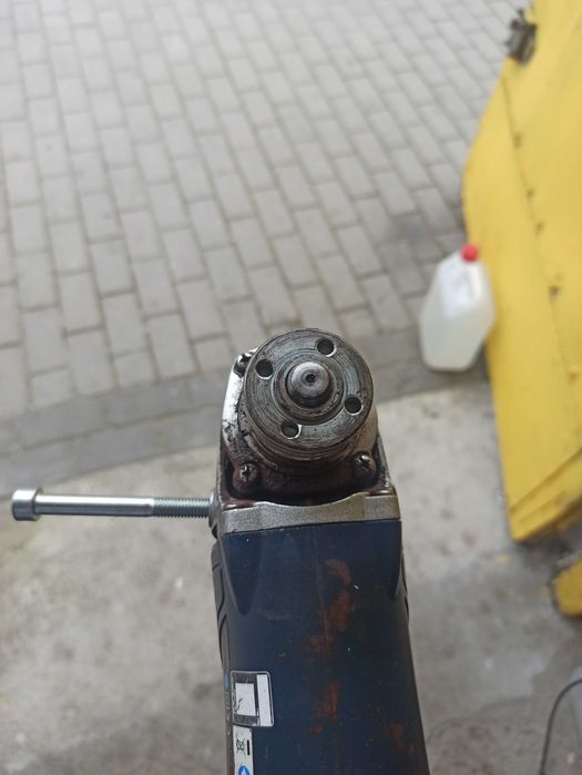 Szlifierka kątowa jedna sztuka.