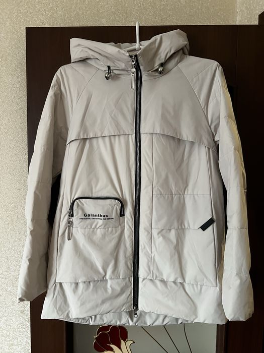 Легка осіння жіноча куртка, майже нова розмір M (44)