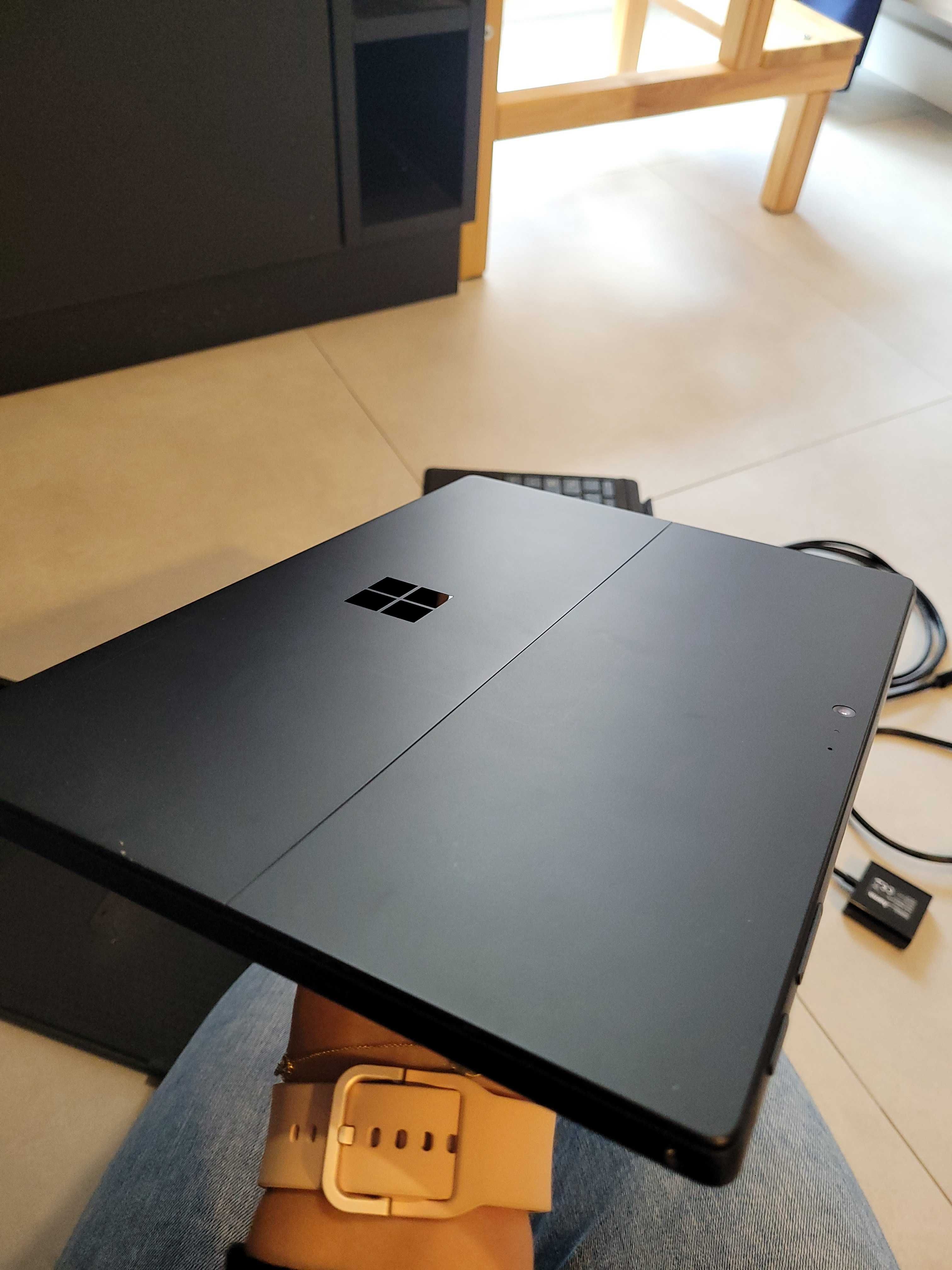 Microsoft Surface Pro 6 8 GB / 256 GB Czarny 1,70 GHZ etui klawiatura