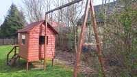 Drewniany domek dla dzieci