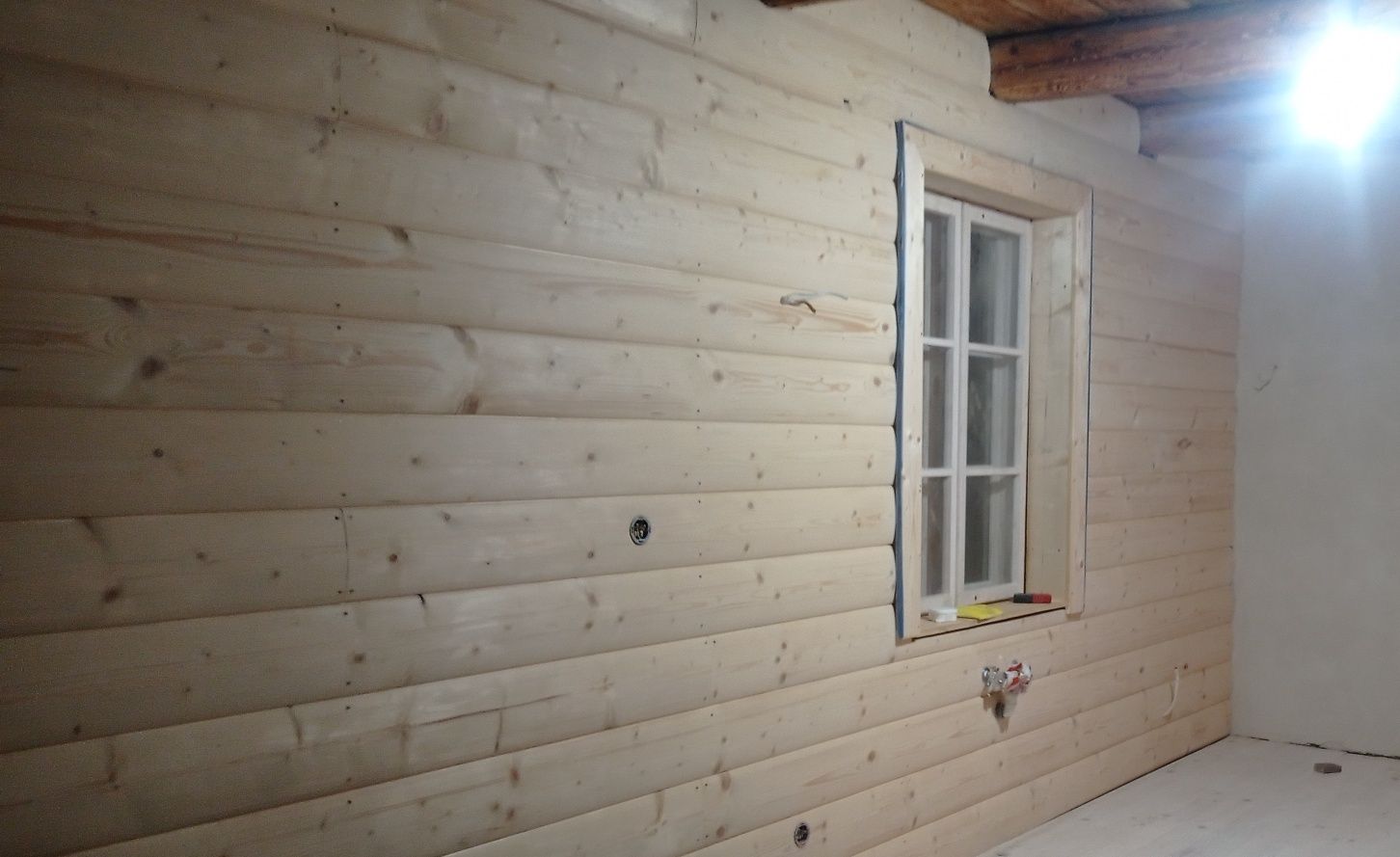 Remont domu drewnianego z bali, wymiana podwalin, fundametów tynk glin