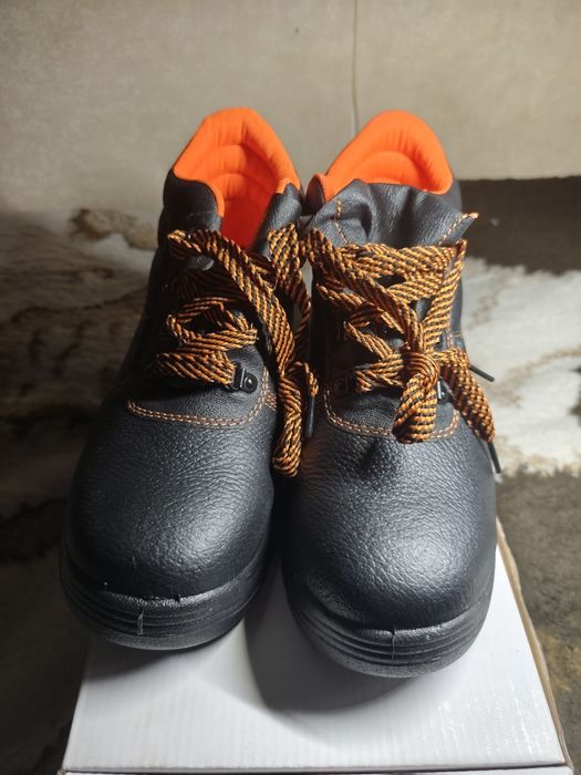 Ботинки рабочие 42 р. Металевий носок. Польща.