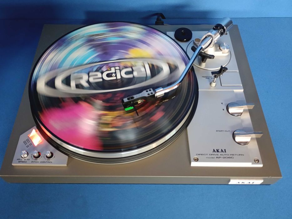 gira-discos AKAI AP-206C