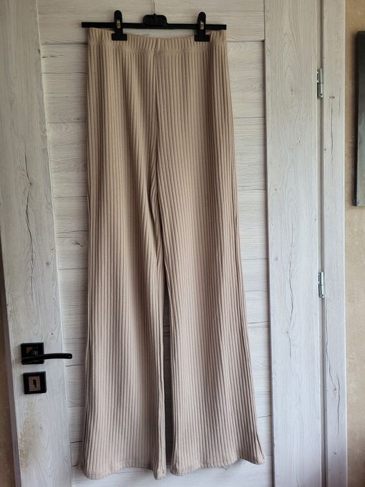 Świetnie spodnie z szeroką nogawką Misspap M