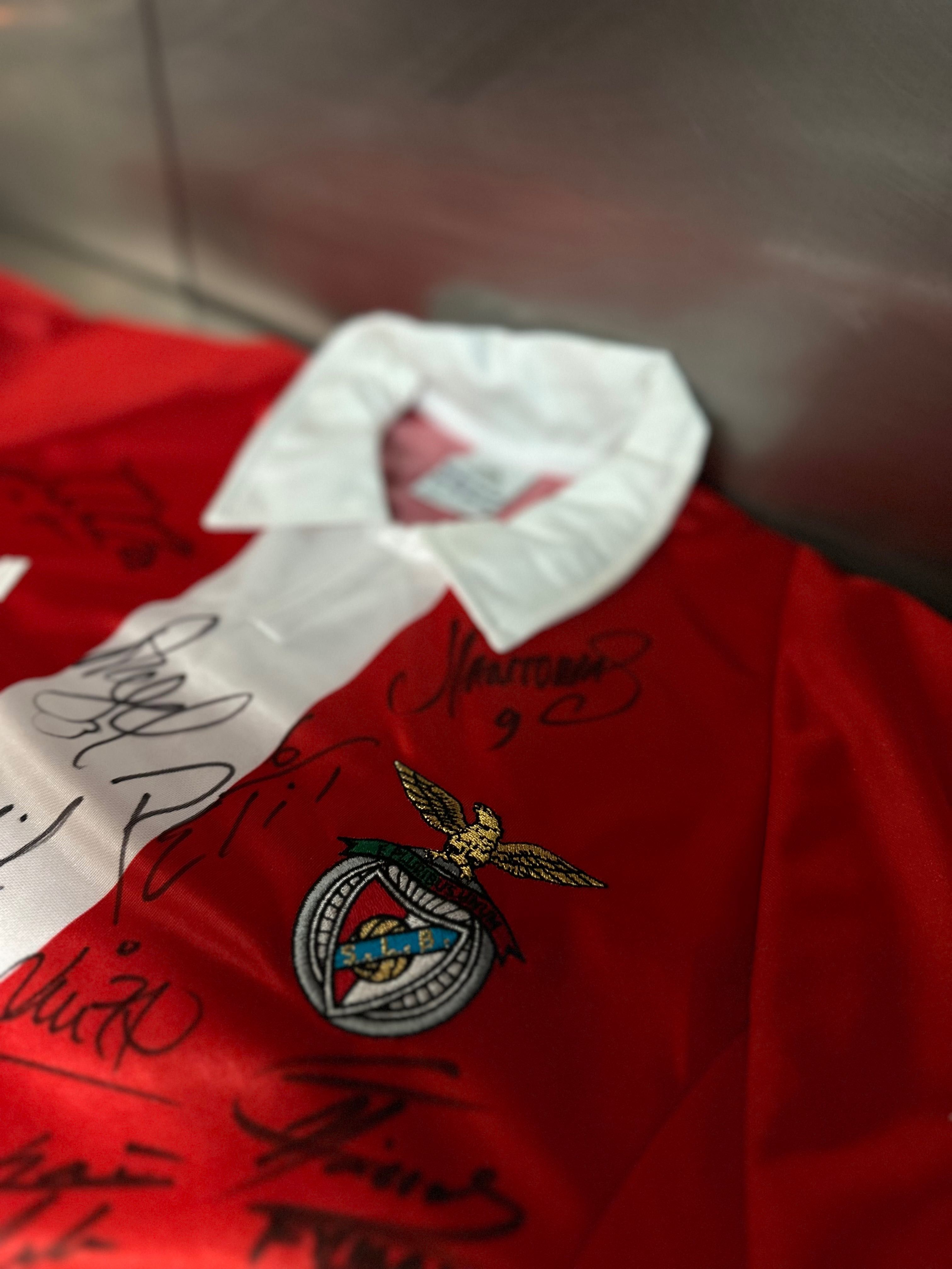 Camisola alto grafada do Benfica