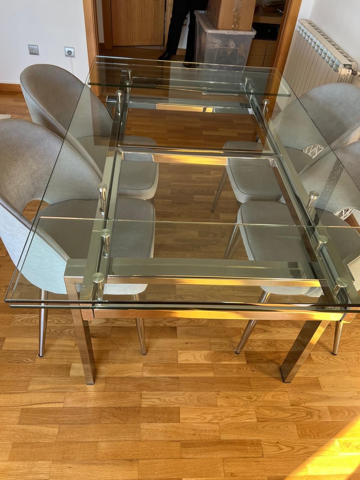 Mesa em vidro extensível