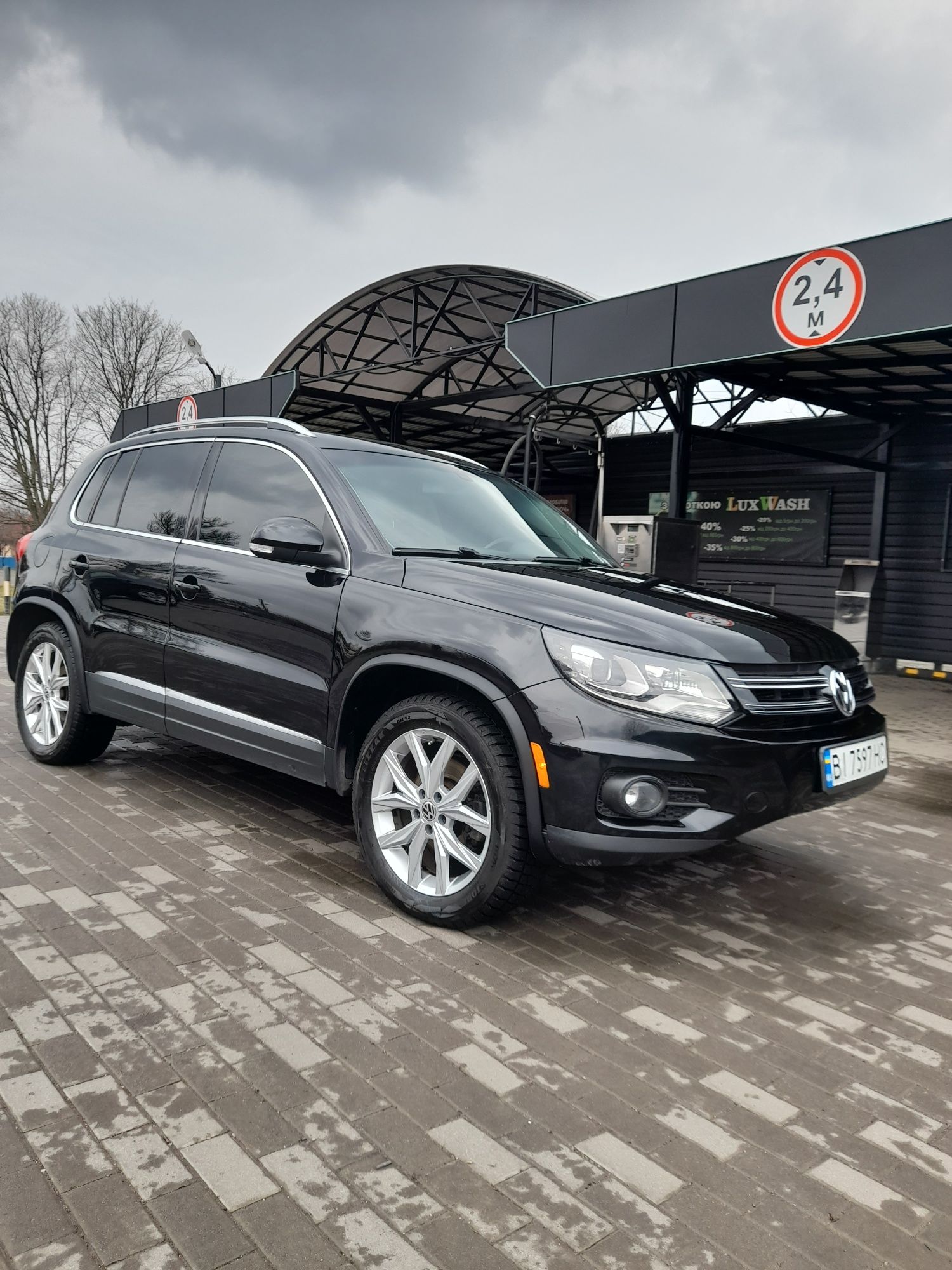 Volkswagen Tiguan Полный привод,  Панорама,  Кожа, люк.