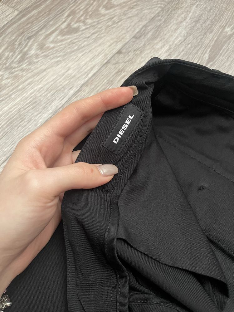 Штани/брюки Diesel чоловічі в чорному кольорі