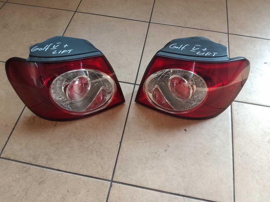 VW GOLF V 5 PLUS lampa lampy tył w błotnik