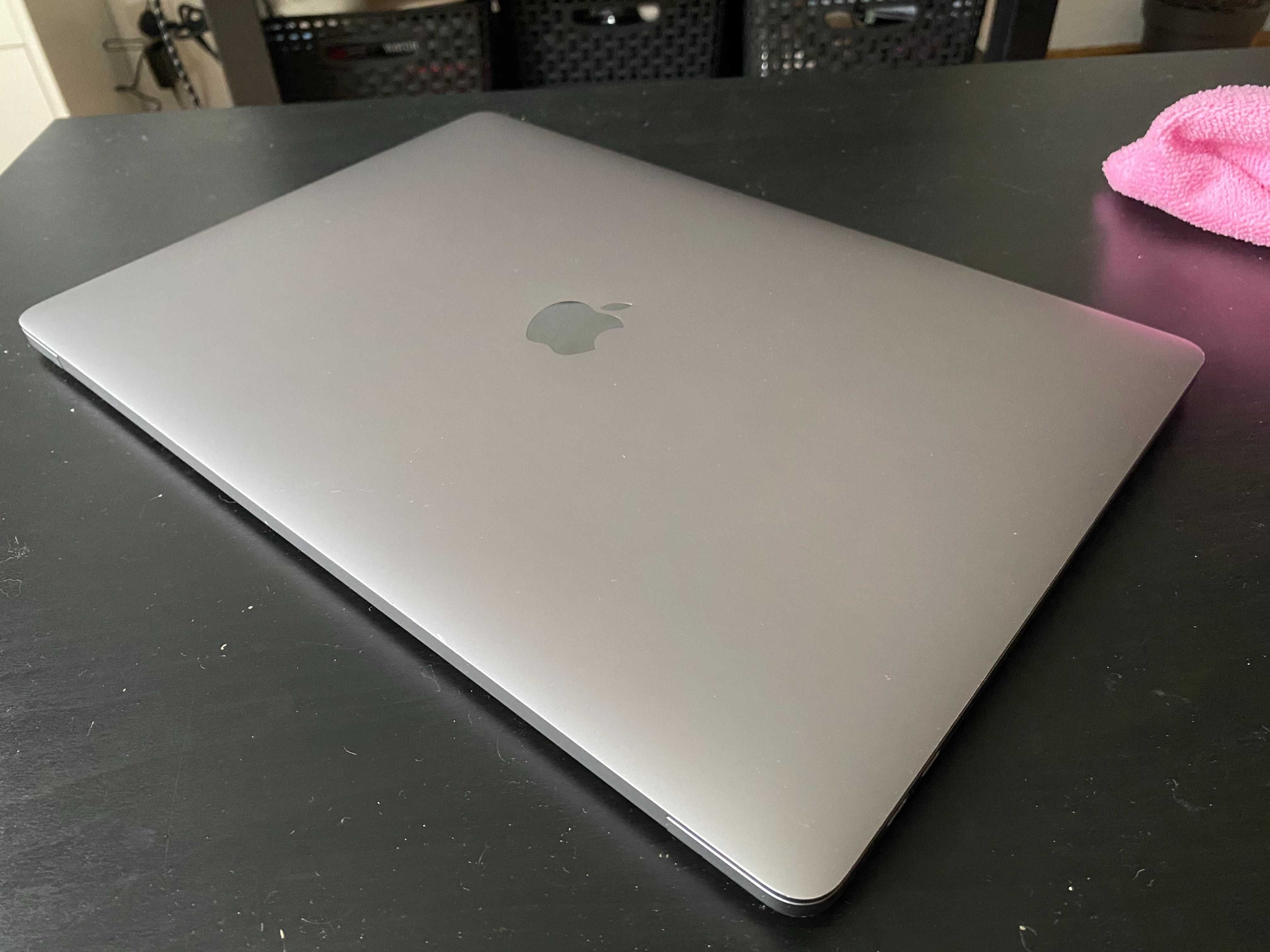 Macbook Pro 15,4" 2017 i7 16GB / 500GB A1707