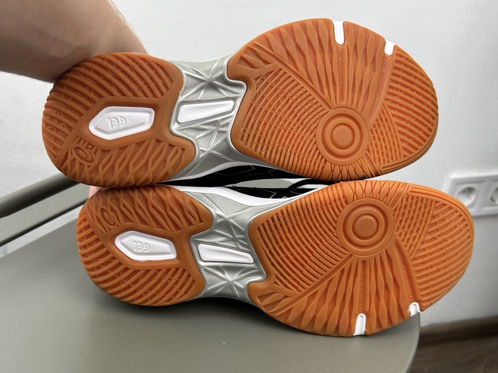 Оригінал! Кросівки Asics Gel Rocket 40 розмір 03410