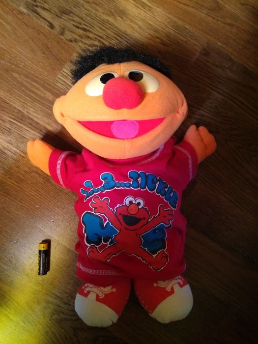 Erni duży Ulica Sezamkowa w koszulce Elmo next sesame street Wrocław