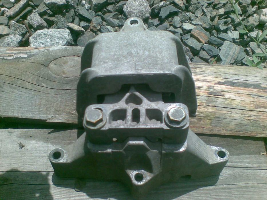 Подушкa двигуна  BMW Skoda VW SeaT   Espero кронштейн опорa