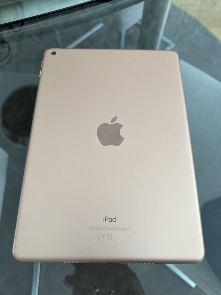 iPad (6ª ger.) Dourado Wi-Fi 32GB