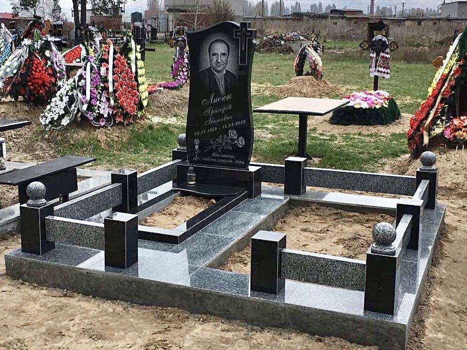 Гранітні пам’ятники воїнів ЗСУ гранит полимер фото стекло керамика