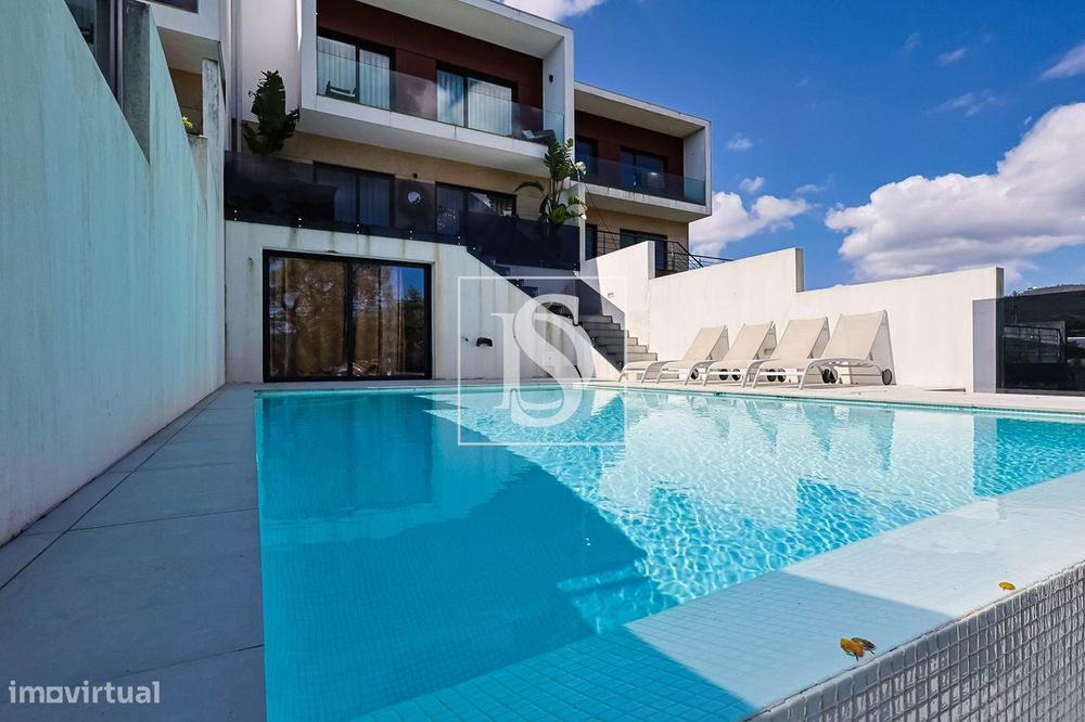 Moradia Em Abade De Neiva Com Piscina!