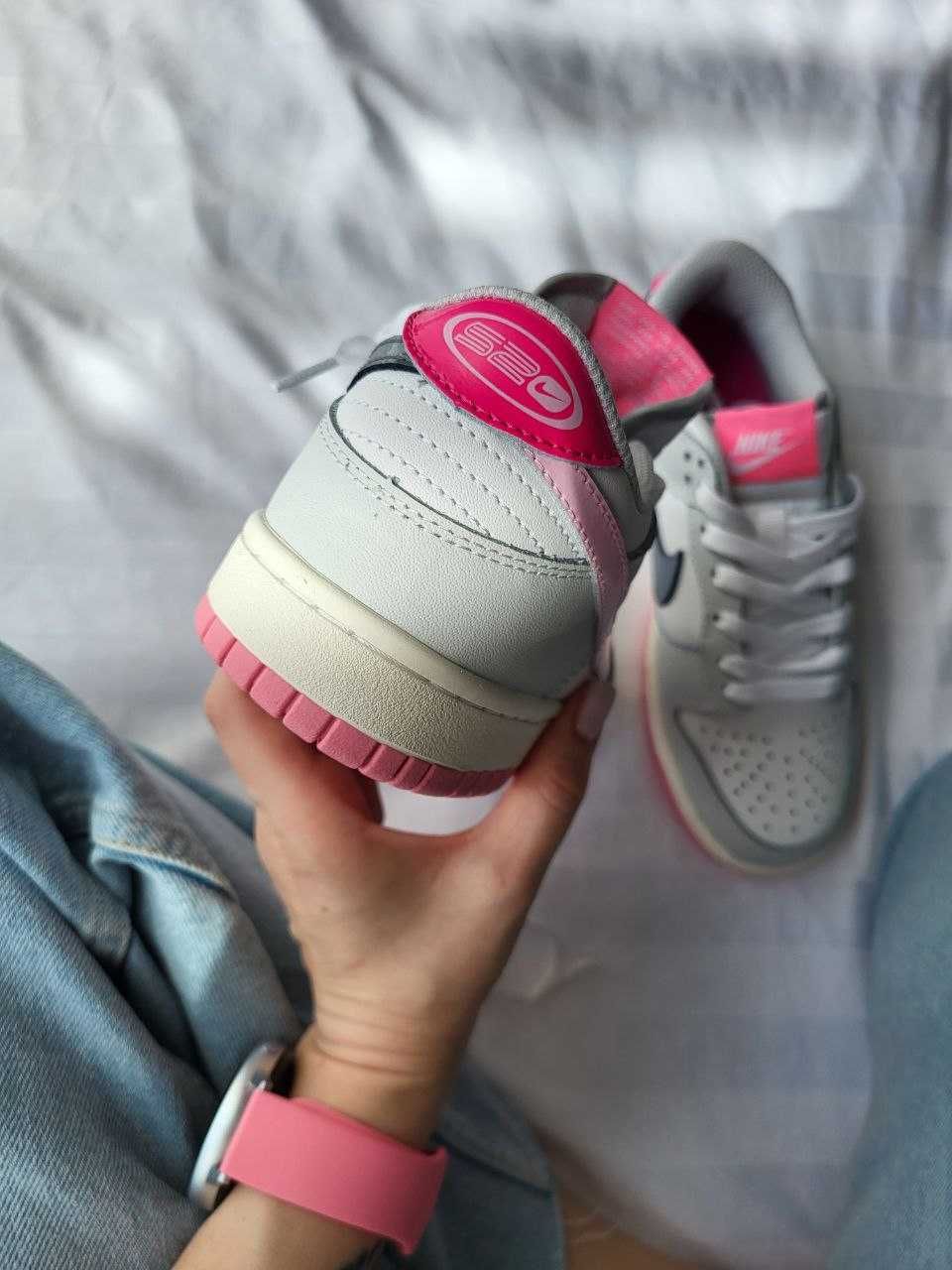 Жіночі кросівки Nike sb dunk low сірий з рожевим 573 ТОП