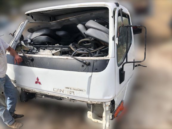 Cabine Mitsubishi Canter 649