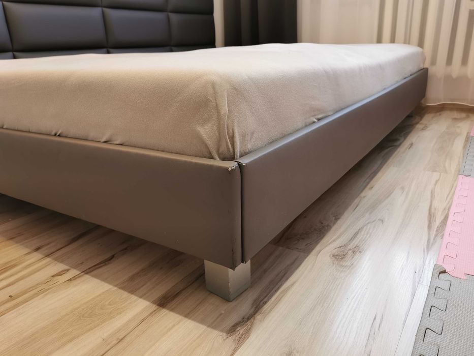 Łóżko sypialniane - stelaż plus materac - 140cm x 200cm - Polecam!