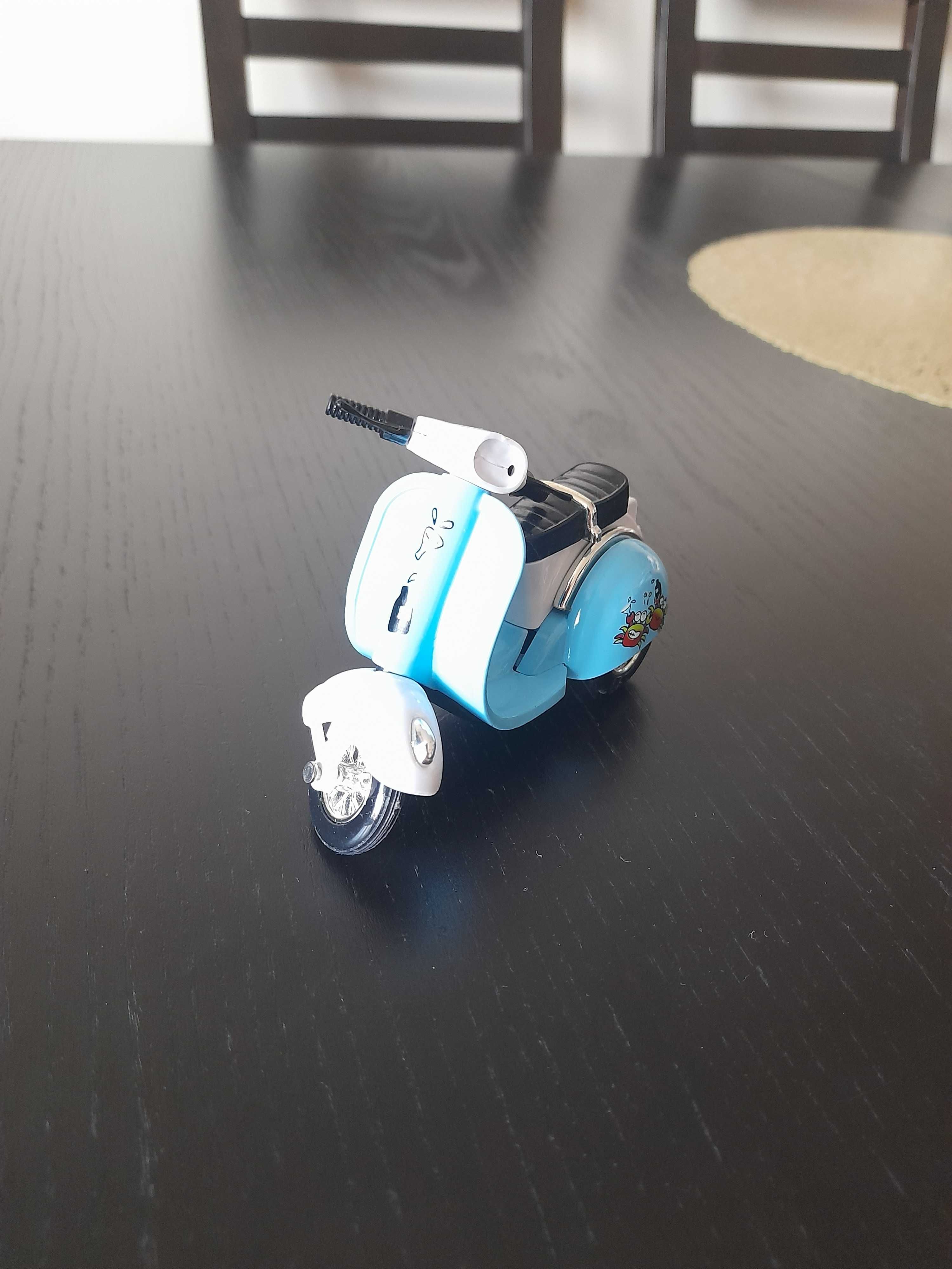 Resorak Motocykl Metalowy dl. 11 cm trzykołowy