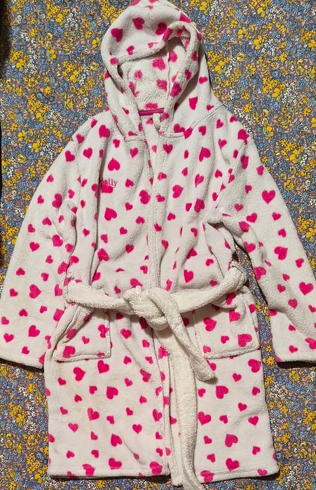 Szlafrok w serduszka Holly roz. 134-140