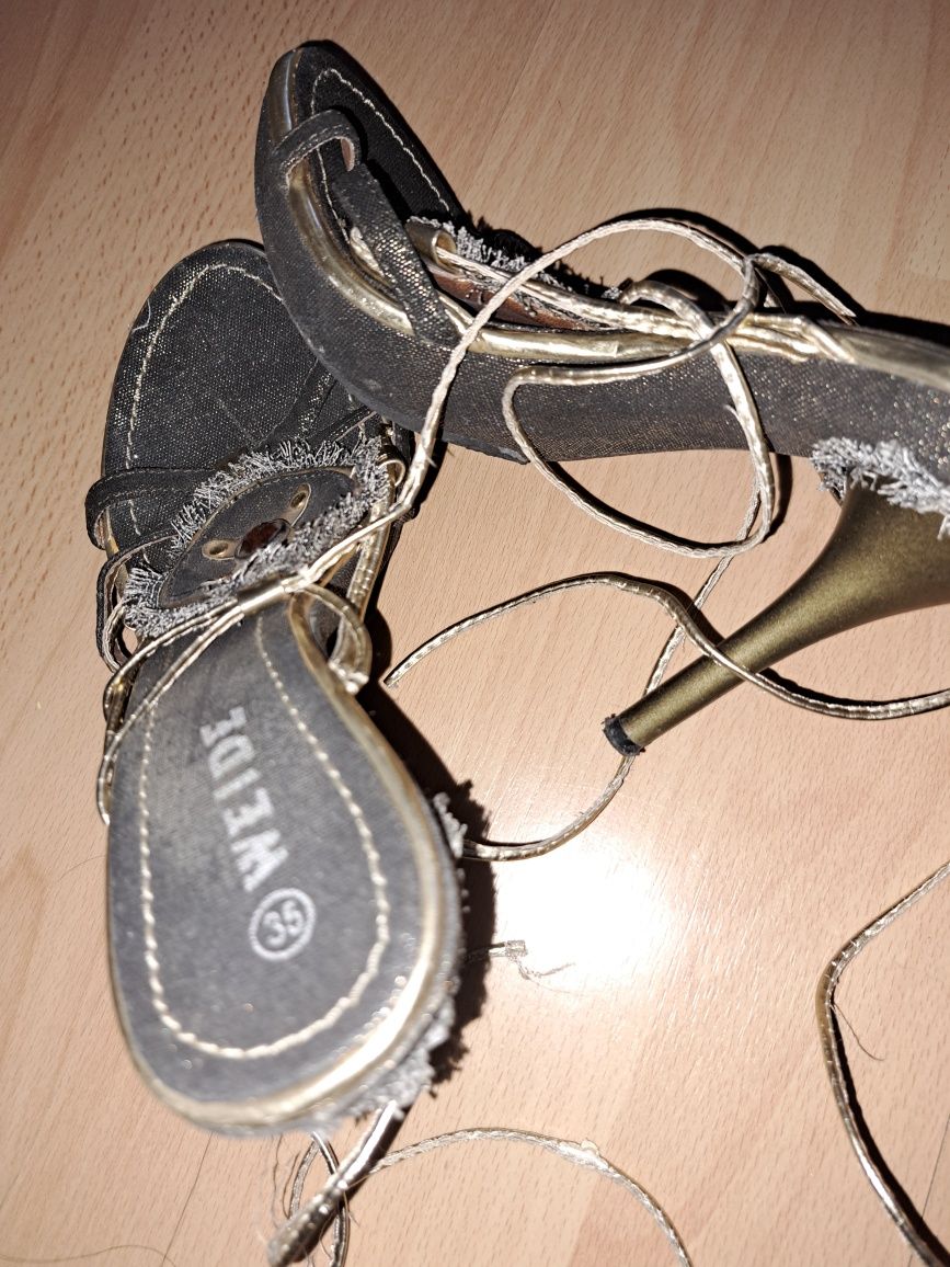 Buty na koreczku