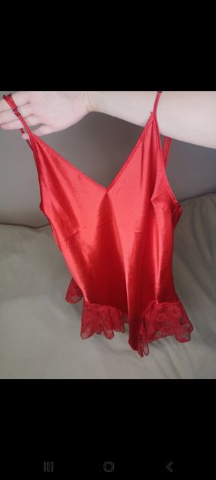 Czerwona koszulka nocna