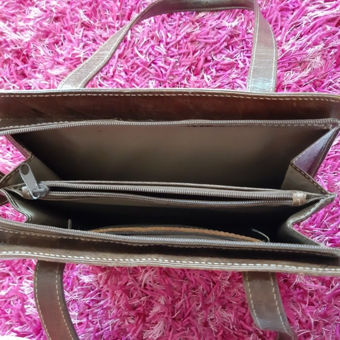 Mala de ombro em pele castanha