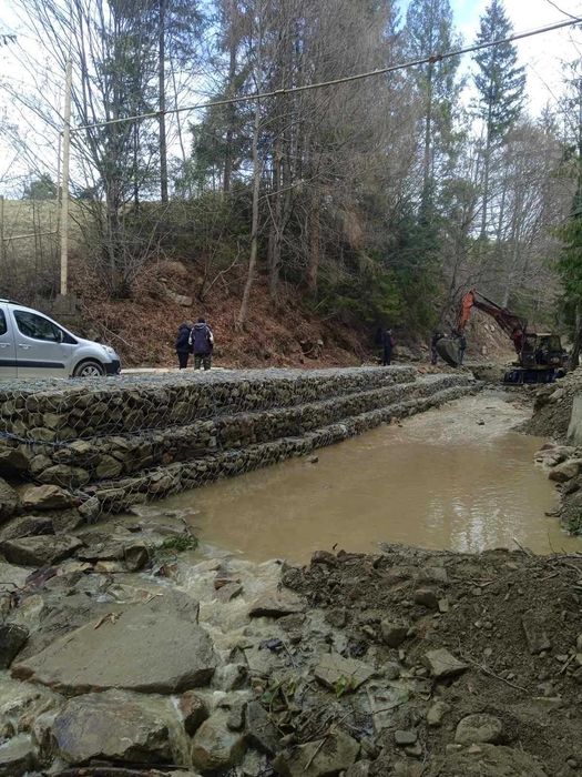 Робота з  габіонами,укріплення берегів.