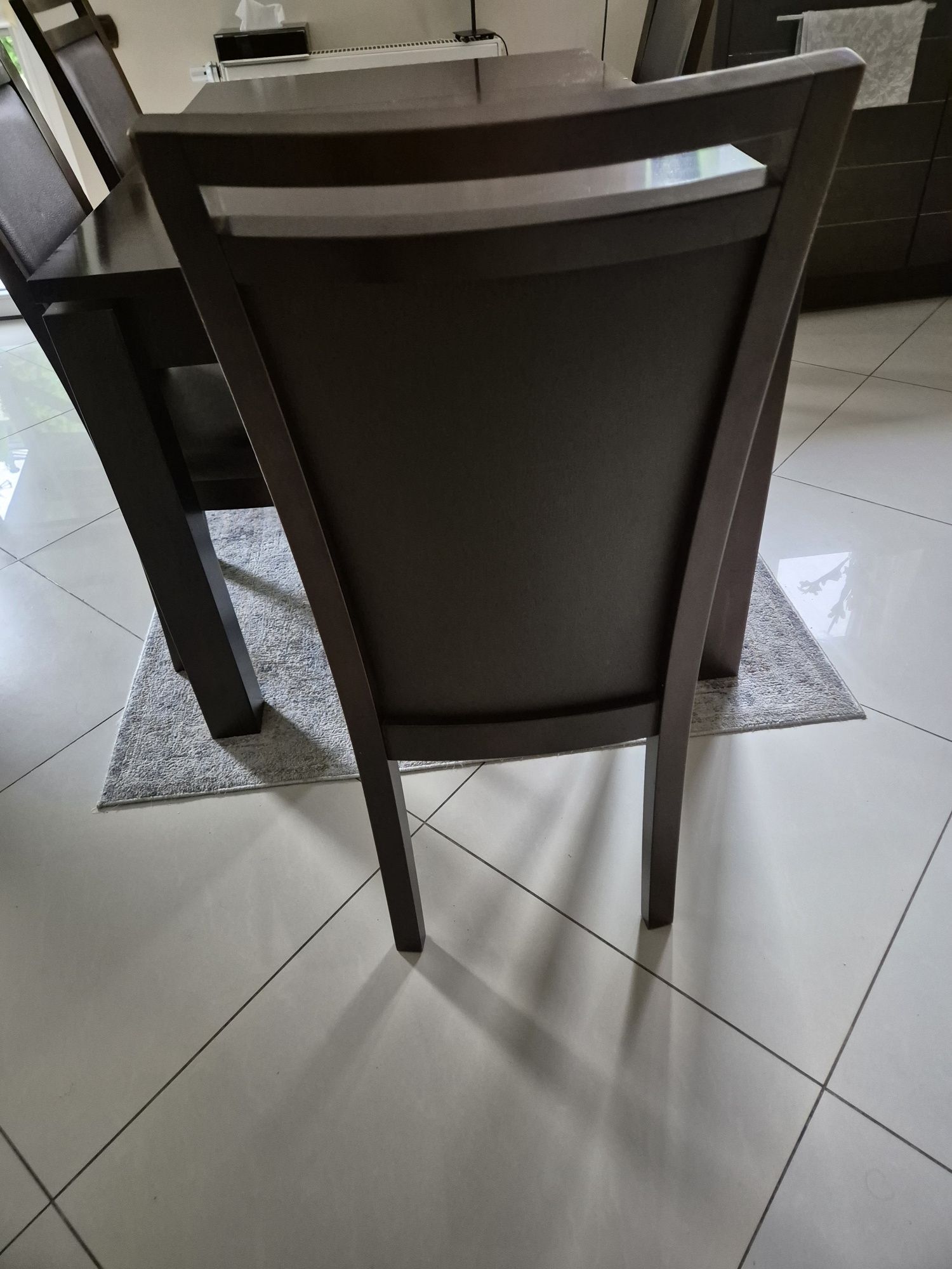 Stół drewniany i 4 krzesla