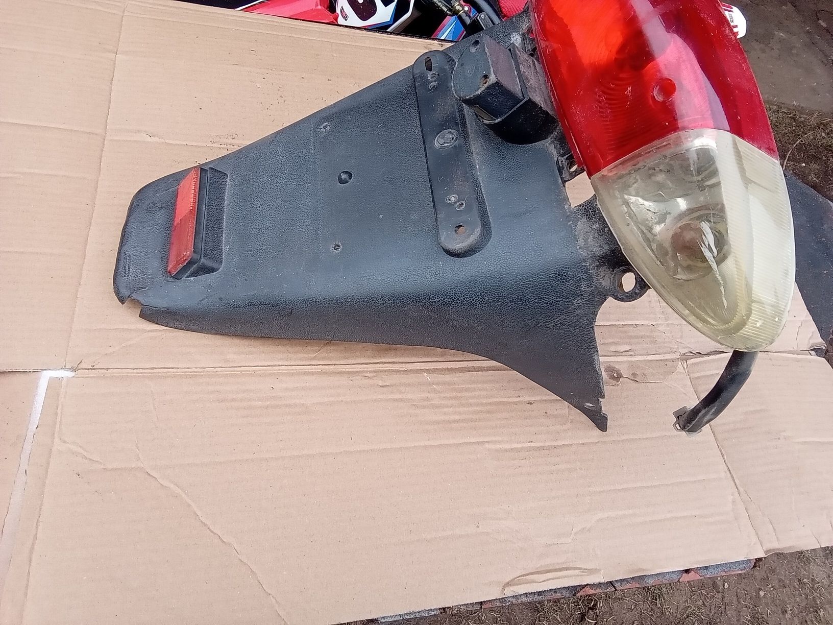 Tylna lampa z błotnikiem QT-4 Zipp  Quantym  Romet Barton  Torq  Junak
