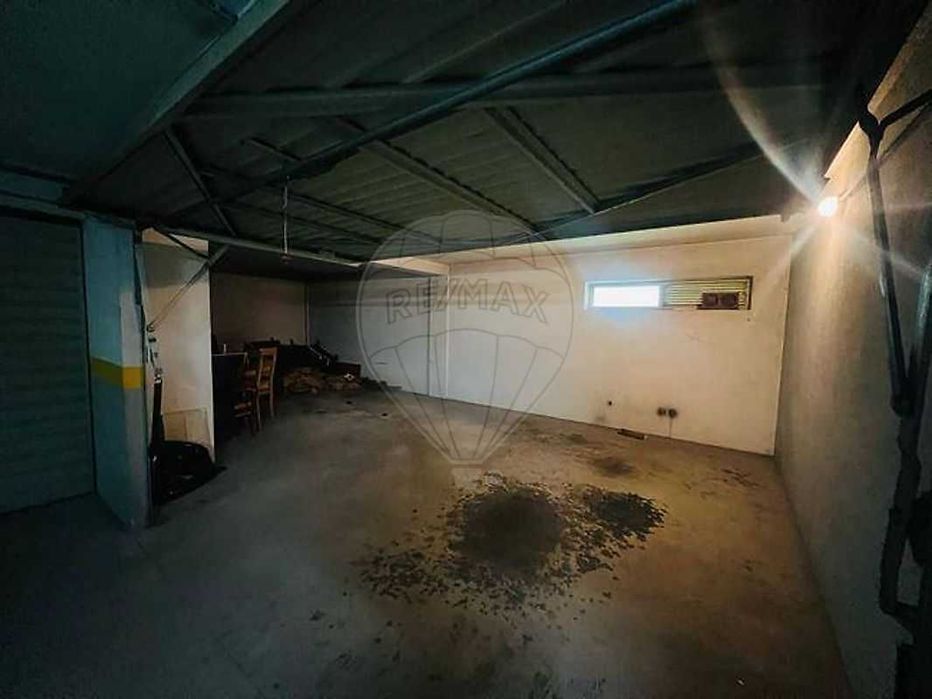 Alugo Garagem Guimarães/creixomil/Salgueiral