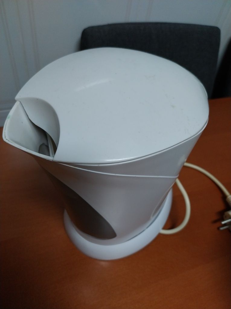 Cafeteira eléctrica cor branca