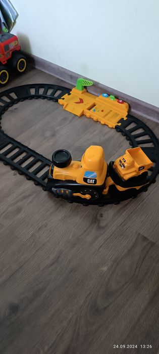 Паровозик Cat на батарейках