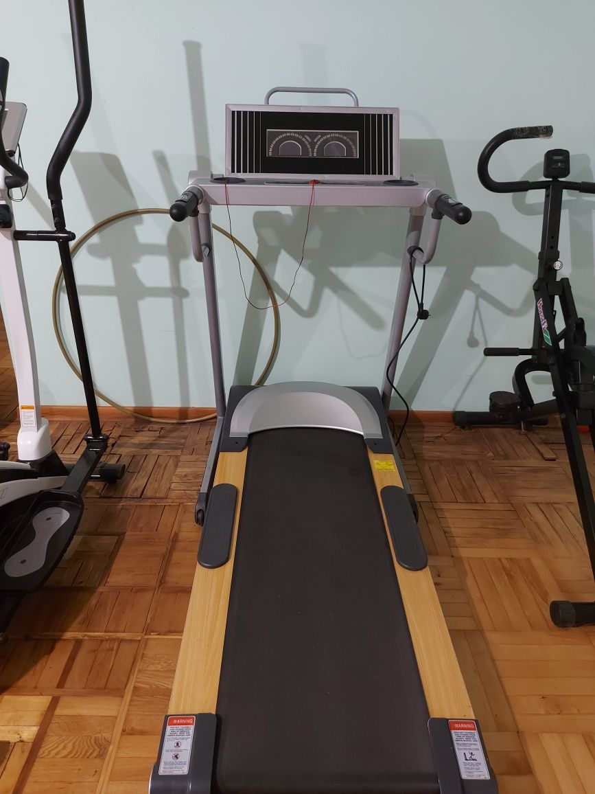Электрическая беговая дорожка   HouseFit