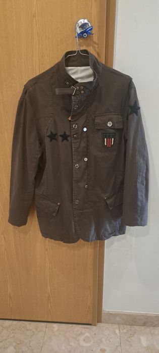 Casaco tipo militar