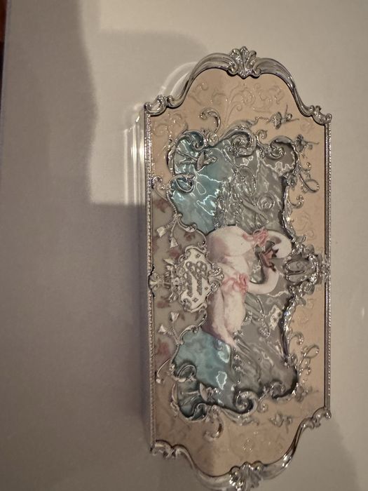 Тени flowers knows swan новые бежевого цвета