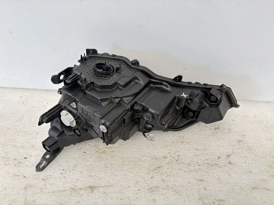 Lexus UX lampa prawy przód prawa przednia EU