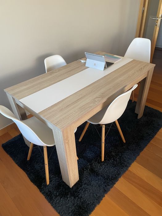 Mesa, cadeiras, comodas e armario TV