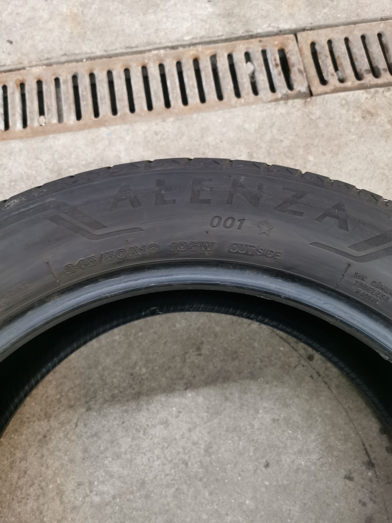 Para opon 245/50R19 105W Bridgestone Alenza 001