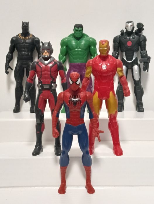 Lote 6 figuras de acção Marvel Hasbro 15 cm