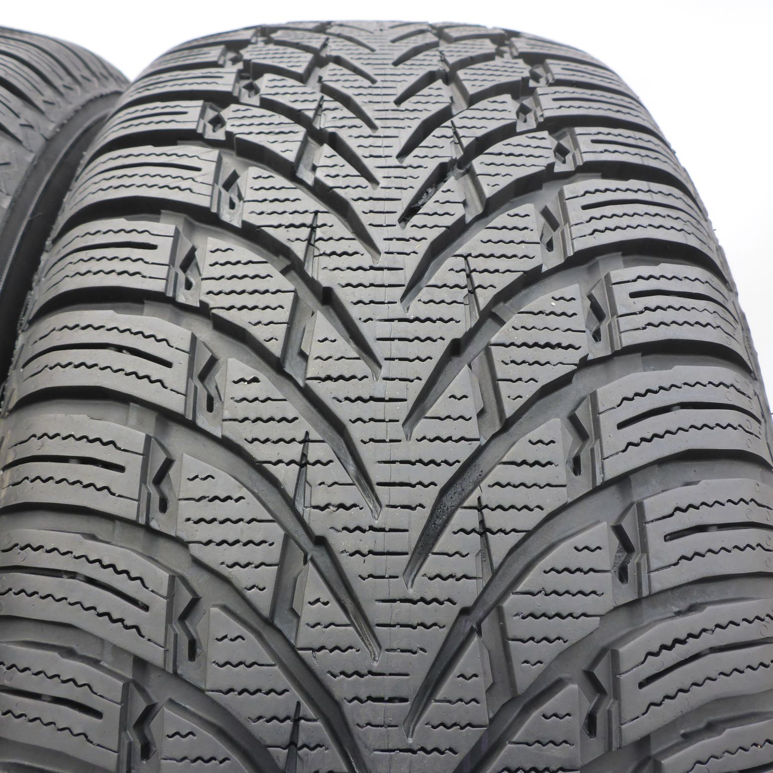 Opony 235/60/17 Nokian 235/60R17 106H XL WR SUV 4 Zimowe 2021 7,8-8mm